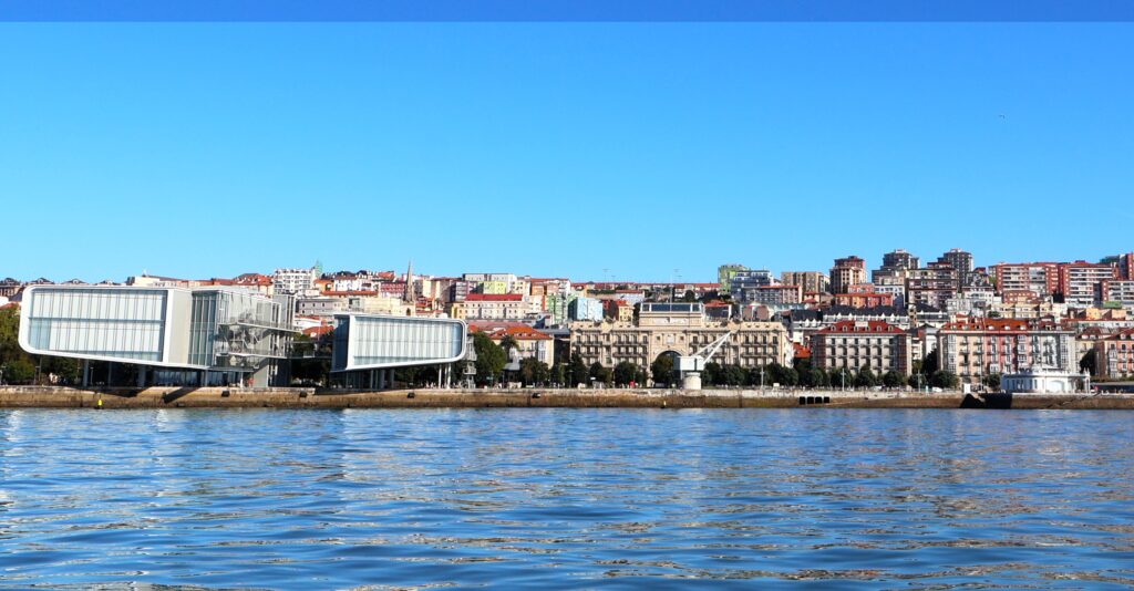 Foto Charo Ibáñez Imágen de Centro Botín de Renzo Piano Faro Santander de David Chipperfield y el Palacete del Embarcadero en el Paseo Pereda de Santander La Milla de Oro cultural de Santander